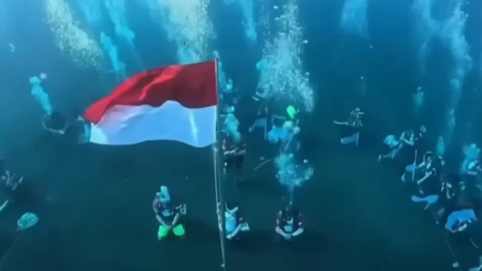 Governor of North Maluku Raises the Red and White Flag Underwater