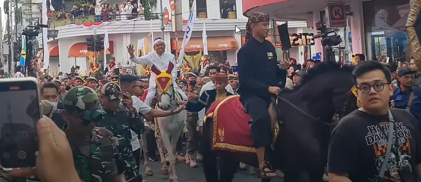 West Java’s 80th Anniversary Celebration Features Sunda Kingdom Parade